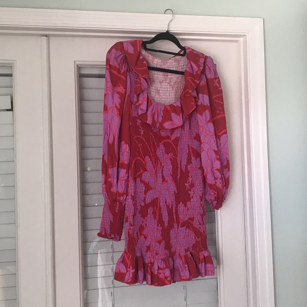 FARM Rio Pink Textured dress
Never been worn
B1